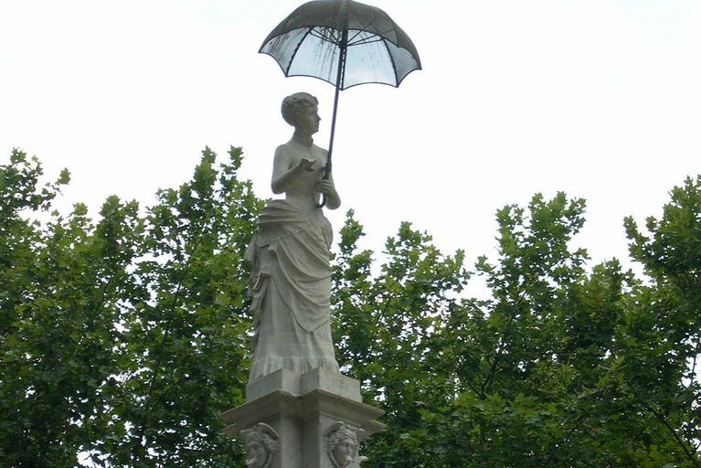Dama con l'ombrello