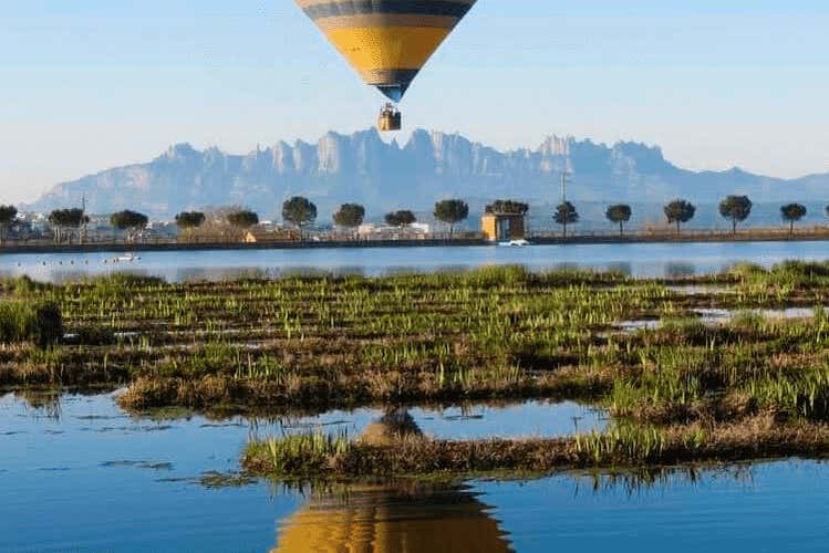 Mongolfiera sui campi di Montserrat
